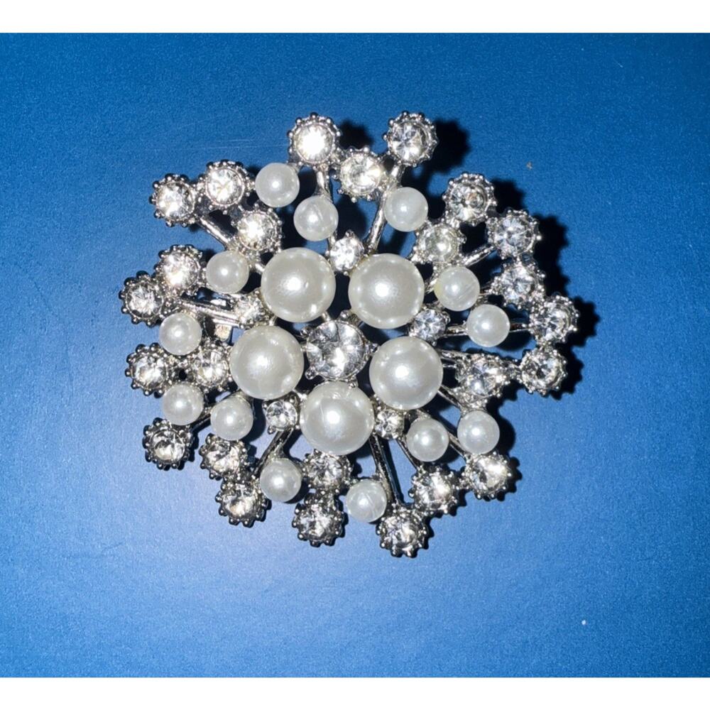 Brooch Women' Faux Pearl Cluster Silver Clear Rhinestone Round Wreath Style NIP